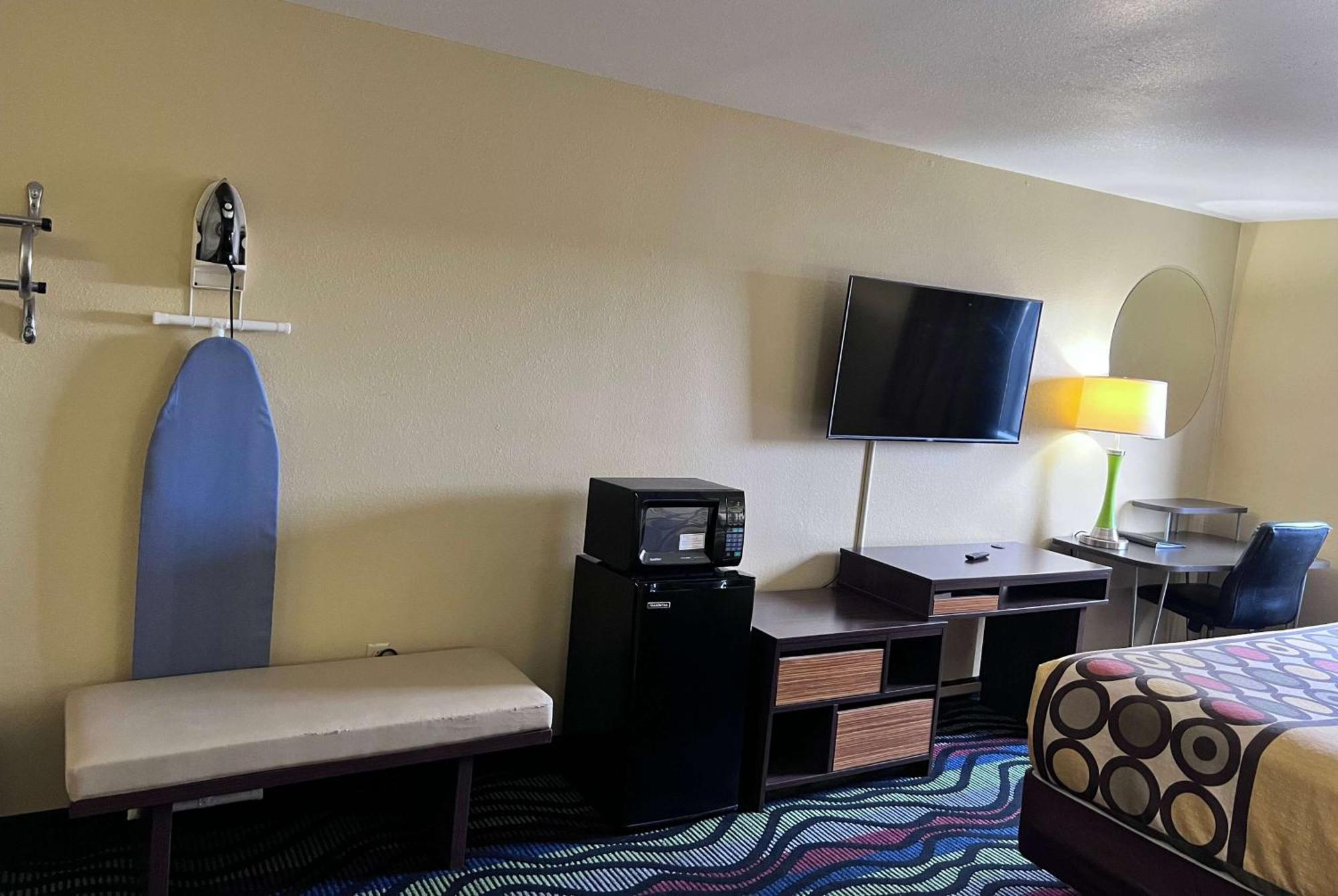 Super 8 By Wyndham Farmington Hotel Buitenkant foto