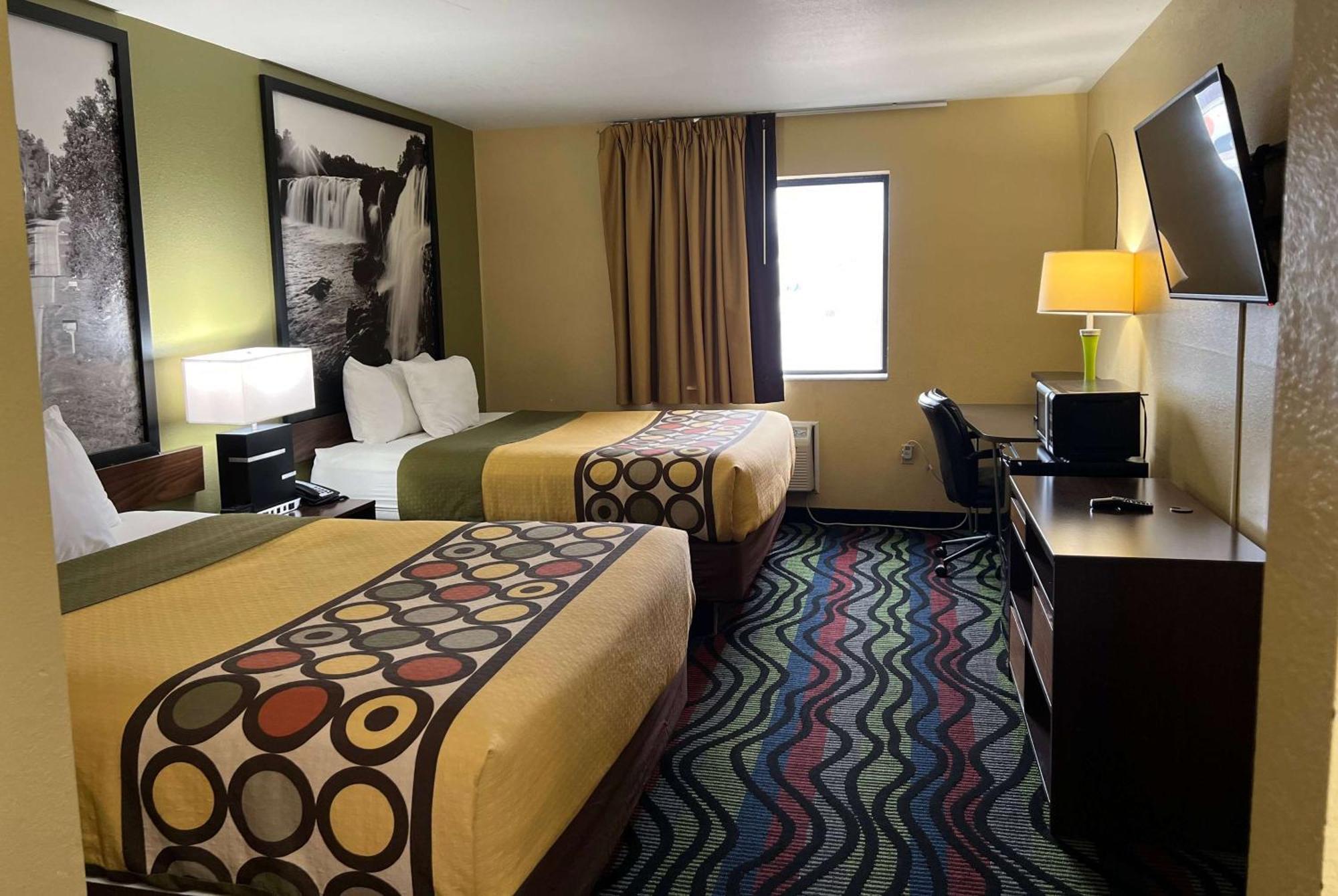 Super 8 By Wyndham Farmington Hotel Buitenkant foto