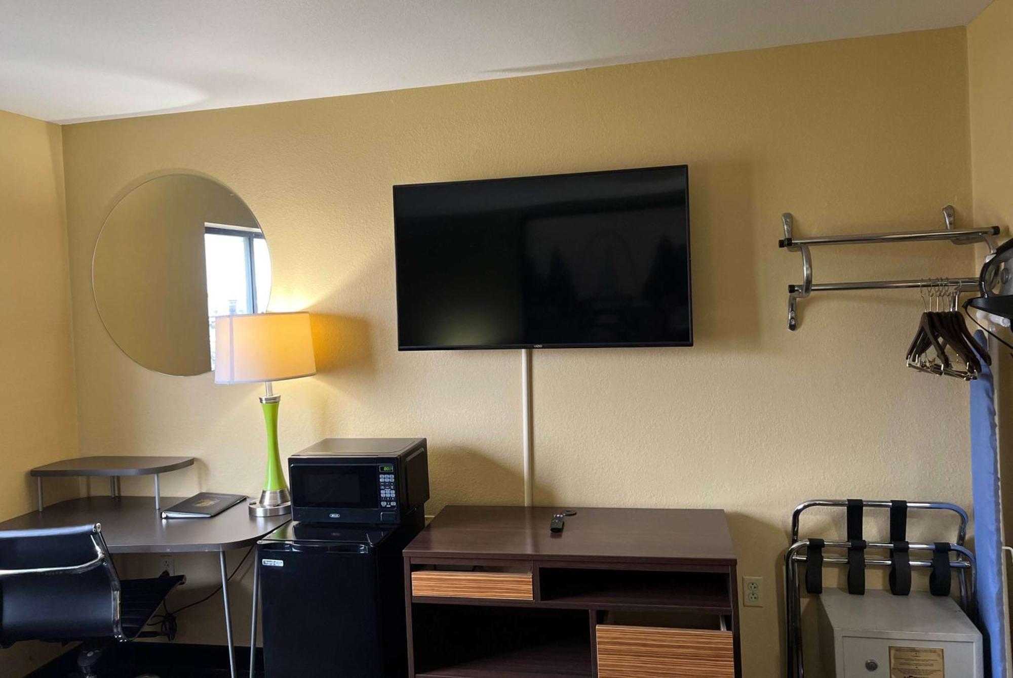 Super 8 By Wyndham Farmington Hotel Buitenkant foto